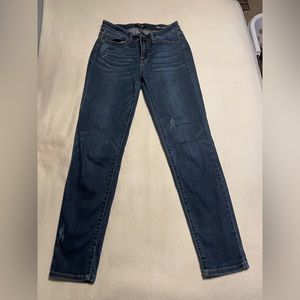 Judy Blue Women’s Size 7/28 Relaxed Fit Jean.